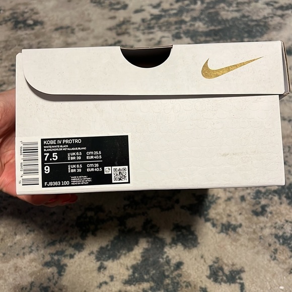 KOBE 4 Protro Mambacita size 9W - Picture 4 of 10